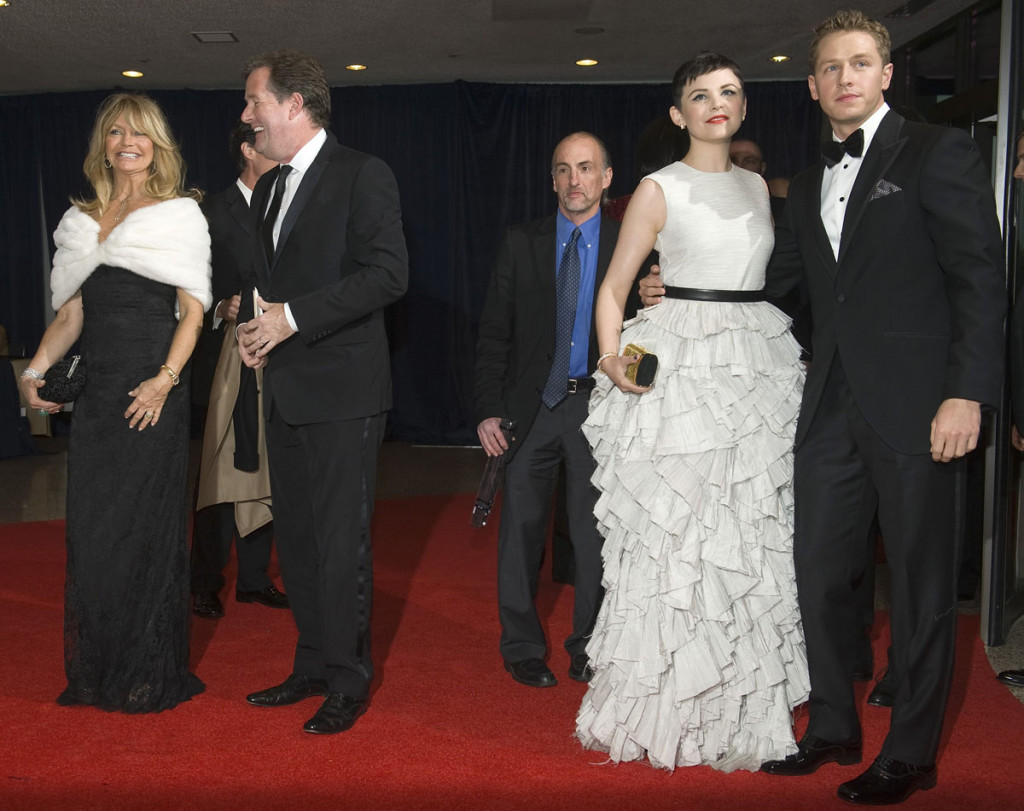 Actress Goldie Hawn (L), television presenter Piers Morgan (2nd L), actress Ginnifer Goodwin (2nd R) and actor Josh Dallas share the red carpet at the 2012 White House Correspondents’ Association Dinner. (Reuters)