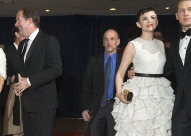 Actress Goldie Hawn (L), television presenter Piers Morgan (2nd L), actress Ginnifer Goodwin (2nd R) and actor Josh Dallas share the red carpet at the 2012l White House Correspondents' Association Dinner/