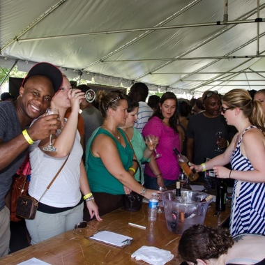 People at the 2nd annual Arlington Food & Wine Festival crowd the wine tent to sample Virginia wines. (Photo courtesy Arlington Food & Wine Festival)