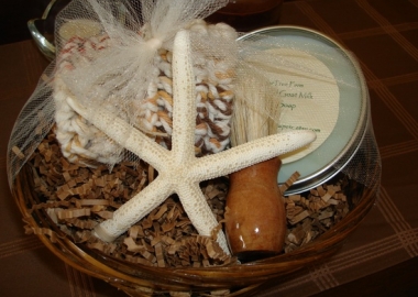 Handcrafted shave kit from Char Shelton (Photo by Etsy)