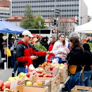 The Dupont Circle farmers' market (Photo courtesy of Borderstan)
