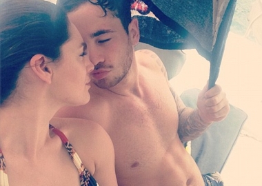 No trouble in paradise here: Kelly Brook and boyfriend Danny Cipriani on vacation in May. (Photo courtesy Kelly Brook via Instagram)
