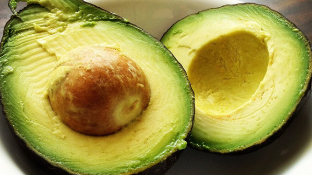 Avocado is good for your skin AND hair! (Photo: Style Quotidien)