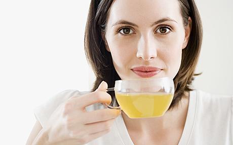 Drink green tea for great skin and weight management (Photo: Getty Images)