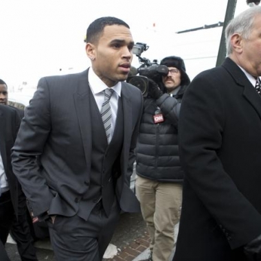 Chris Brown and his attorney, Mark Geragos, enter D.C. court on Wednesday. (Photo: Manuel Balce Ceneta/AP)