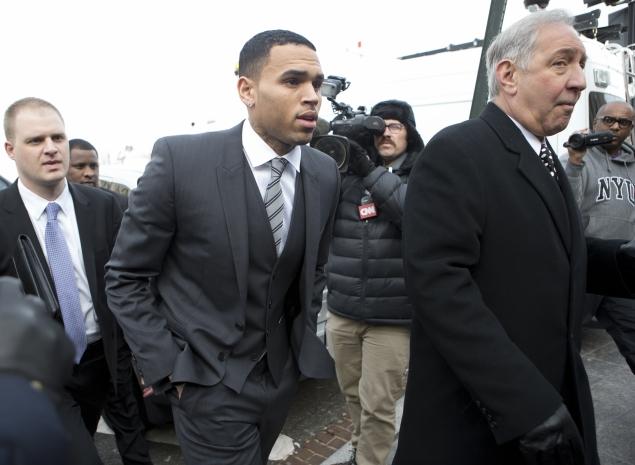 Chris Brown and his attorney, Mark Geragos, enter D.C. court on Wednesday. (Photo: Manuel Balce Ceneta/AP)