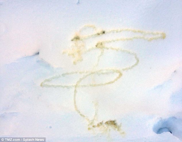 Justin Bieber reportedly peed his initial in the snow while on a snowboarding trip over the weekend. (Photo: TMZ)