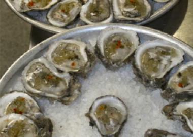 Oysters aplenty at Acadiana (Photo: Ed Lallo/Louisiana Seafood News)