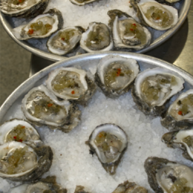 Oysters aplenty at Acadiana (Photo: Ed Lallo/Louisiana Seafood News)