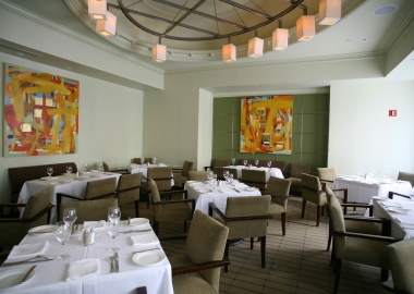 The Oval Room's dining room will get a makeover when it closes at the end of June for a month. (Photo: Oval Room)