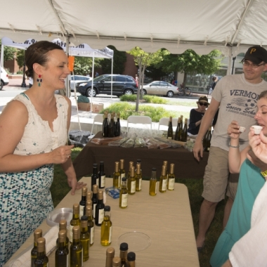 Taste food from local restaurants and sample wines from Virginia wineries at Alexandria's Food & Wine Festival. (Photo: Alexandria's Food & Wine Festival)