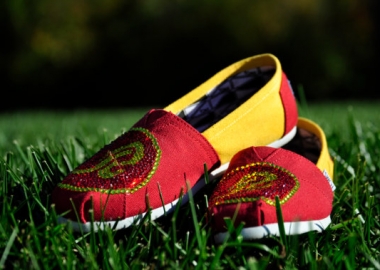 No more Toms with the Redskins logo and Swarovski crystals on Etsy. (Photo: CrabbyCrystals/Etsy)