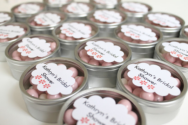 Wedding showers can be expensive, but making your own favors can save some money and be memorable for your guests. (Photo: .makeitcozee) 