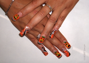 Nail art can be the finishing touch on your costume. (Photo: sekretservice.org)