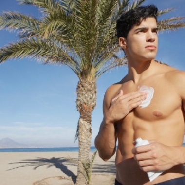 Only 14.3 percent of men use sunscreen regularly on their face and exposed skin. (Photo: iStock)