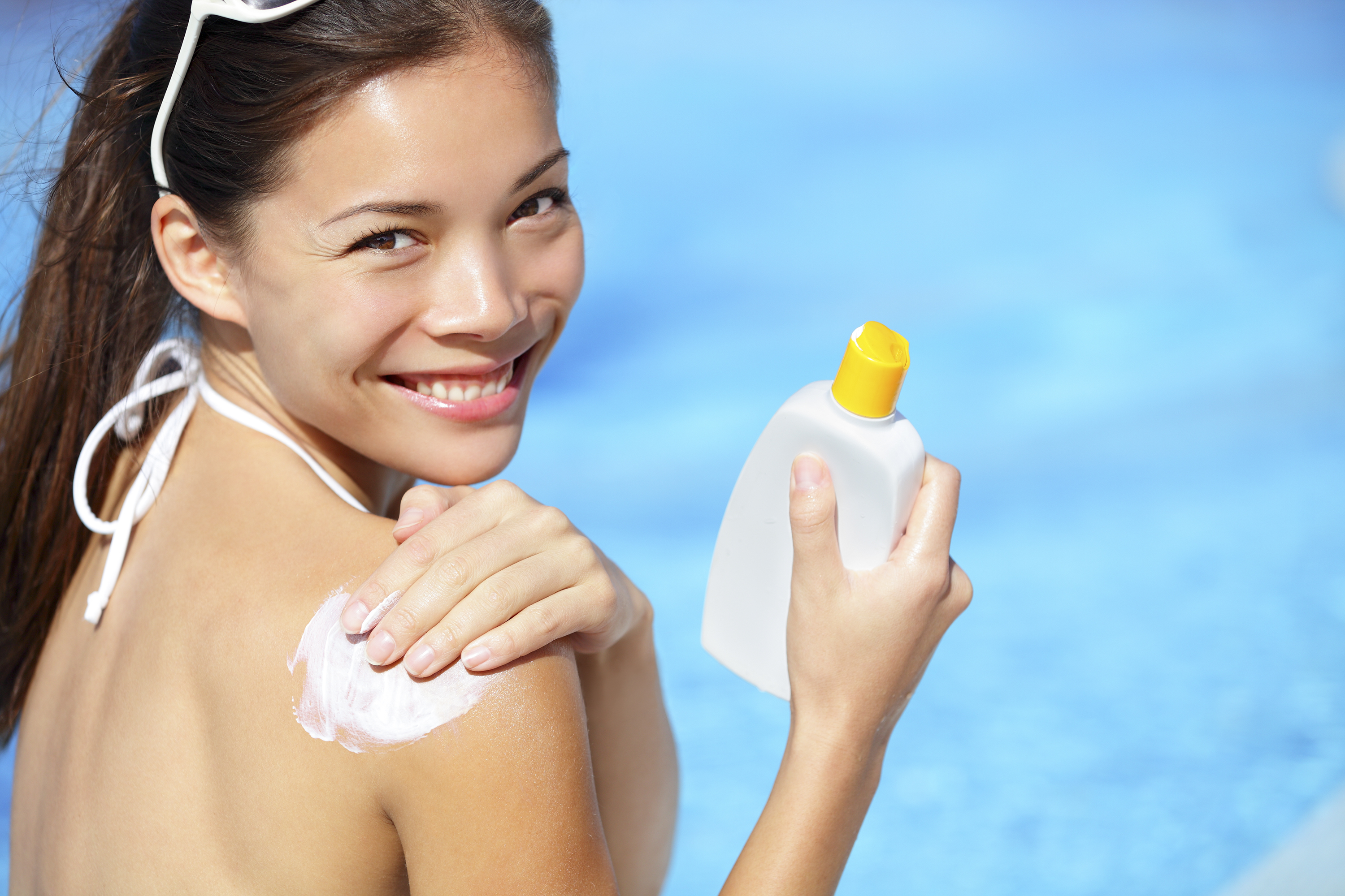Doctors recommend  a broad-spectrum, water-resistant sunscreen with an SPF of 30 or higher be applied at least 15 minutes before sun exposure then every  2 hours. (Photo: Agencia de Imprensa)