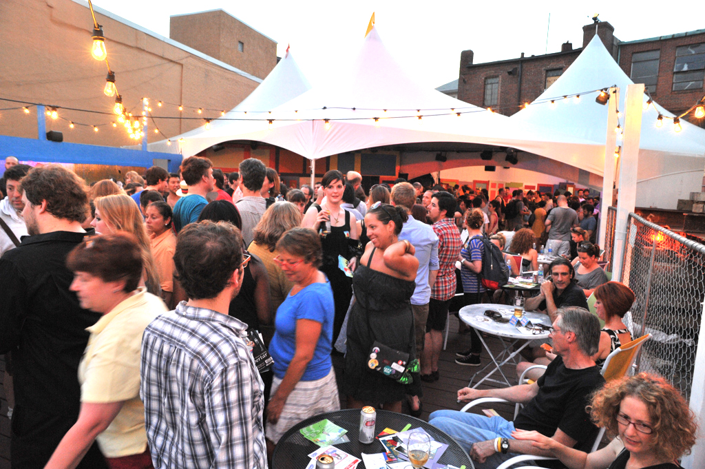 Visitors to last year's Capital Fringe festival socialize between shows. (Photo: Capital Fringe)