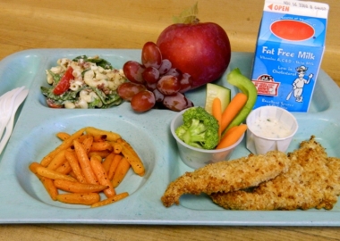 School lunches have more fruits, vegetables and whole grains and less sodium than in 2000. (Photo: Guiding Stars)