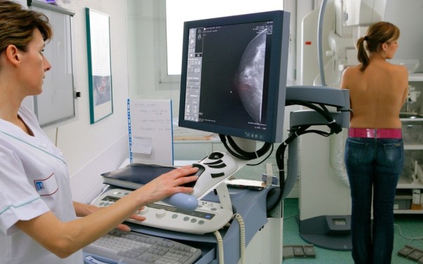 New American Cancer Society guidelines recommend getting your first mammogram at age 45. (Photo: Getty Images)