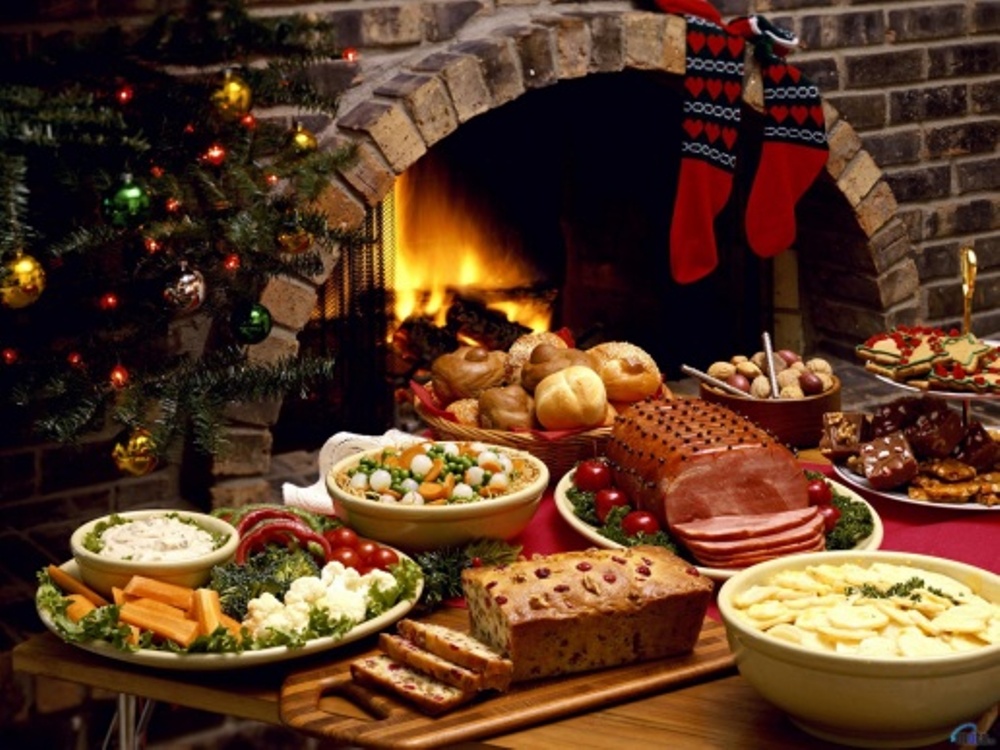 While most area restaurants are closed Christmas Day, a few are open with special menus. Others will be serving special Christmas Eve dinners. (Photo: Thinkstock)