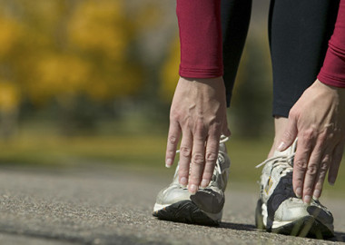 Doctors recommend you stretch after warming up before exercising. (Photo: Thinkstock)