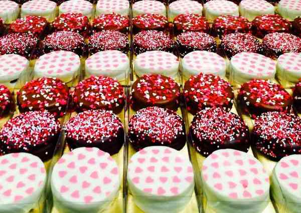 Give your Valentine chocolate covered Oreos from Capital Candy Jar at Union Market. (Photo: Capital Candy Jar)