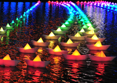 Three hundred floating “paper boats” with colored LED lights will fill Inner Harbor's water between Piers 5 and 6. (Photo: Light City)