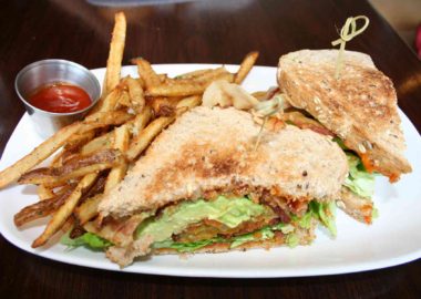 Smoked tomato-chipotle aioli overpowered the bacon, avocado, lettuce and friend green tomato sandwich, which was dry. (Photo: Mark Heckathorn/DC on Heels)