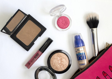 All makeup has an expiration date and should be thrown out after a while. (Photo: missstephanieusher.blogspot.com)