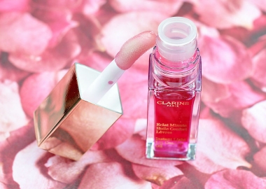 This lip oil tastes amazing, making it enjoyable to reapply. (Photo: glitterdiaries.ca)