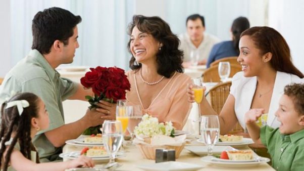 Many restaurants in the DMV are offering brunch and dinner specials for Mother's Day. (Photo: Getty Images)