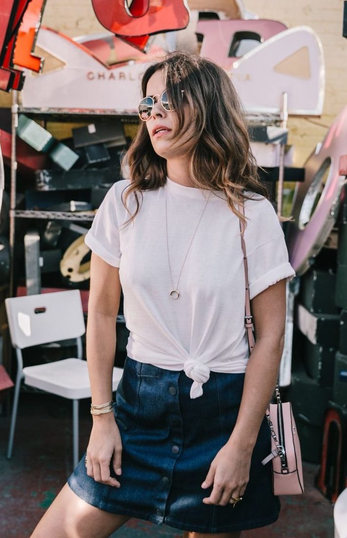 If you need an oversized tee to wear with jeans or a skirt, just look in his closet. (Photo: College Vintage)