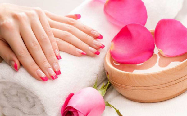 Give your nails a pop of color with springy nail colors. (Photo: topnailsart.net)