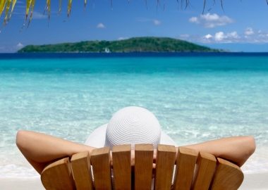 Make sure to pack all of your beauty essentials for your next vacation. (Photo: travelblat.com)