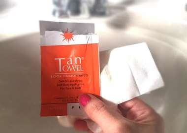 The fact that Tan Towel sunless tanner is in a towelette makes for a mess-free tan. (Photo: Carizza Rosalez for DC on Heels)