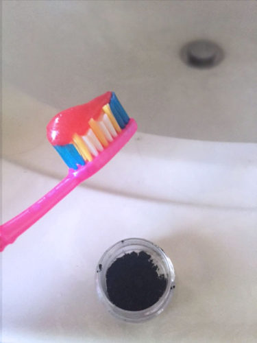 Brush your teeth with charcoal powder and toothpaste to remove stains. (Photot: Emma Blancovich/DC on Heels)