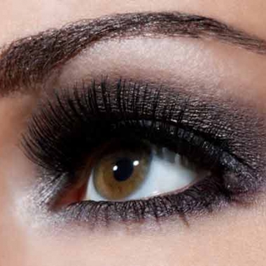 You can pull off the perfect smokey eye by feeling it fits your sense of style. (Photo: Getty Images)