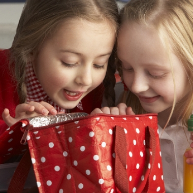 Letting children help plan, shop for and prepare their school lunches makes it more likely they will eat and enjoy it. (Photo: Thinkstock)