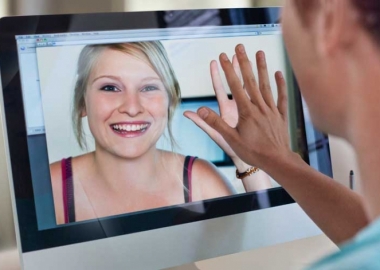 Online dating can be tough, but it can be worth it. (Photo: thegloss.com)