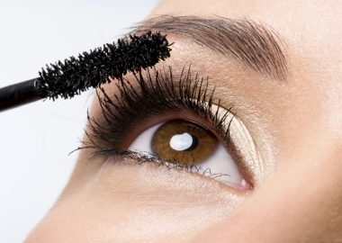 Find a mascara that give you bold eyelashes. (Photo: Makeup Geek)