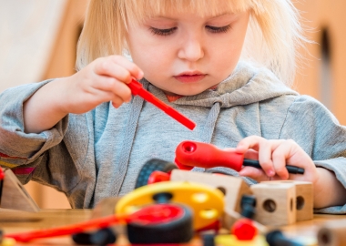 A young girl plays with a building set, which helps develop STEM (science, technology, egineering and math) skills. (Photo: The Tellie Blog)
