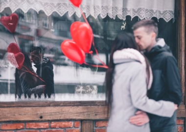 Singles in D.C. have a better chance of finding a date than most other states including Virginia and Maryland. (Photo: Pexels)