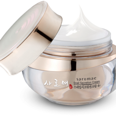 SMD Cosmetics' Saraome Snail Secretion Serum goes on light and fast, but is very slimey inside its container. (Photo: SMD Cosmetics)