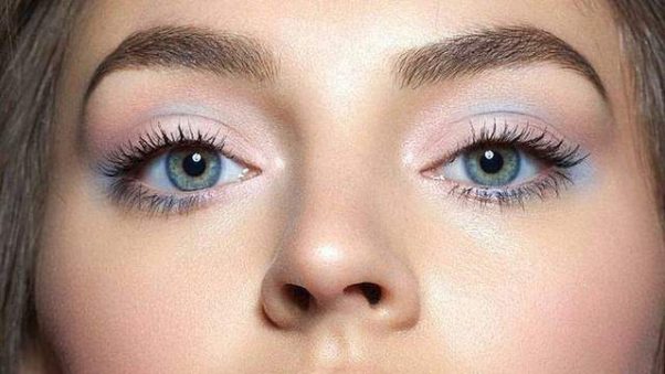 This watercolor eyes look oozes with spring fever. The pretty pastel shadows give your eyes a whimsical look. (Photo: Instagram/Remake Magazine)