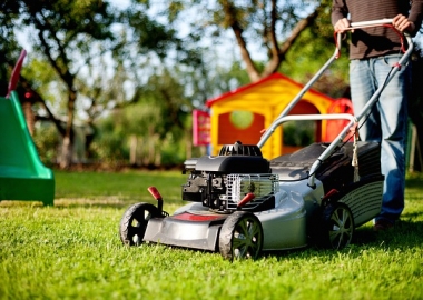 Over 80,000 people are injured by lawn mowers every year. (Photo: andreas160578/Pixabay))