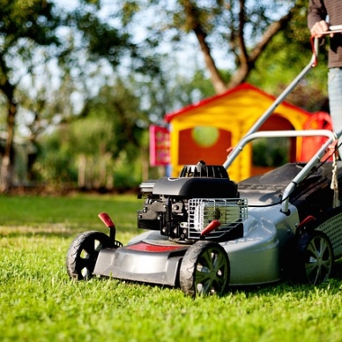 Over 80,000 people are injured by lawn mowers every year. (Photo: andreas160578/Pixabay))
