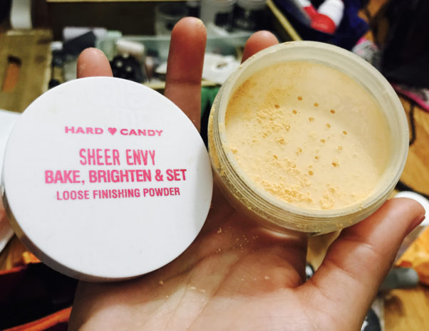 You can choose how much powder you want by shaking the container. (Photo: Emma Blancovich/DC on Heels)