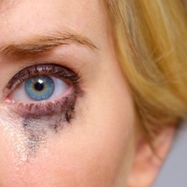 The heat smudges carefully applied eyeliner. (Photo: Getty Images)