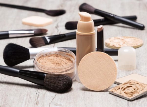 Choosing to wear a powder or liquid foundation depends on your preferences and skin type. (Photo: iStock)