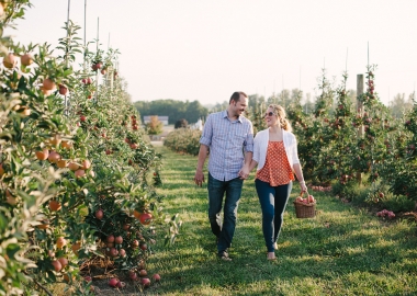 Apple picking is the perfect fall date this season. (Photo: Candace Prokopets/Pictilio)